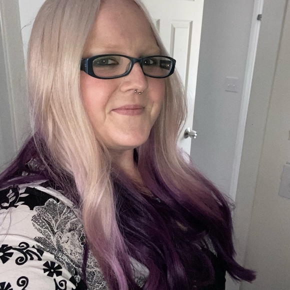 Meet your Posher, Nickole - Picture 2 of 2